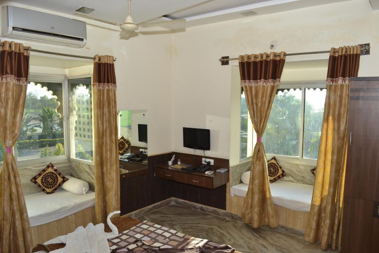 Chitrakoot Resorts Chittorgarh ภายนอก รูปภาพ